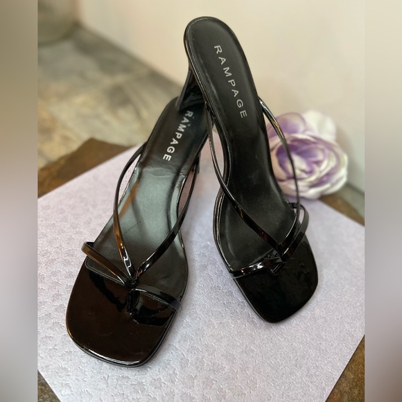 Rampage Shoes - Rampage~Black Patent Faux Leather Strap Thong Sandals~Thin Block Heel~Size 9.5 M